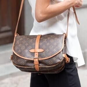 💎✨HOT BUY✨💎Authentic Louis Vuitton Saumur 30 Crossbody